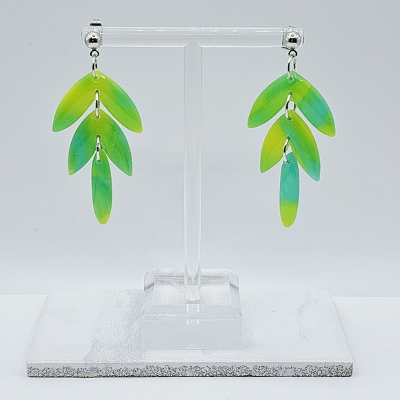 Green Swirl Floral Compound Earrings Polymer Clay Lightweight Gift Handmade - Picture 1 of 7